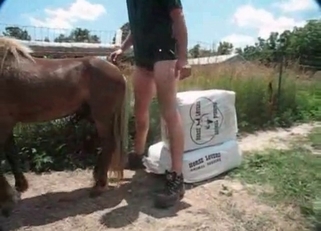 Dude is playing naked with his stallion
