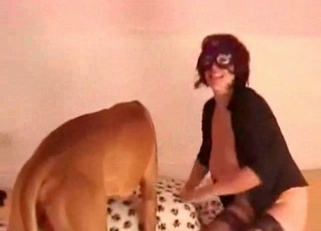 Masked chick takes a part in amateur bestiality