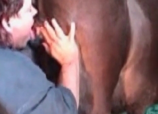 Extremely hot pussy eating for a mare